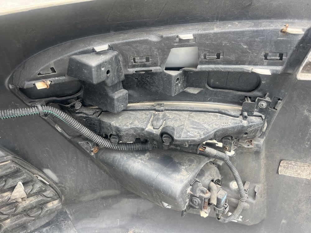 Броня и халоген Citroen C4 Picasso 2012г