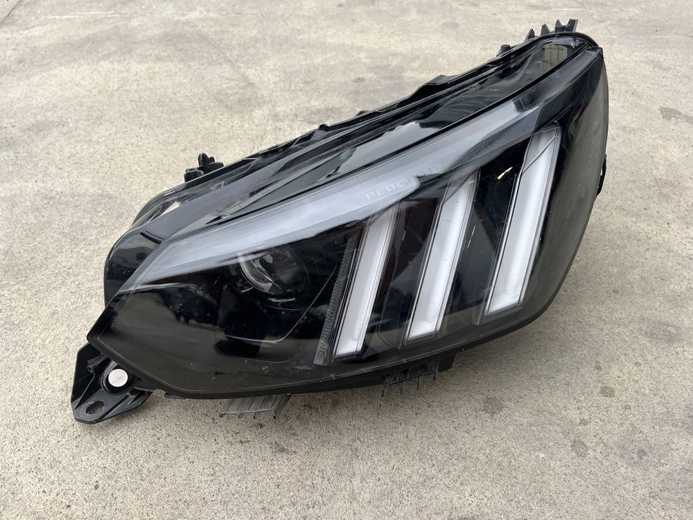 Фар Peugeot 208 2008 Full Led 2021г