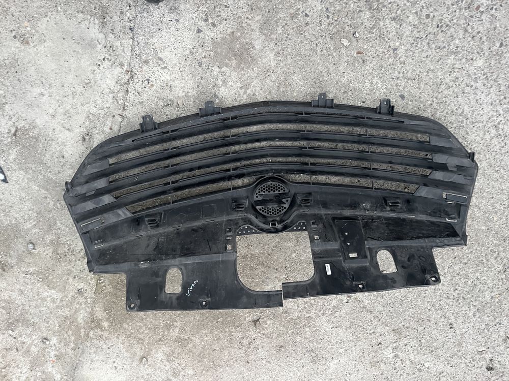 Решетка Opel Vivaro 14-