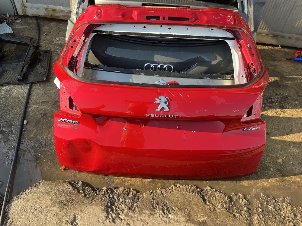 Капак,багажник Peugeot 2008