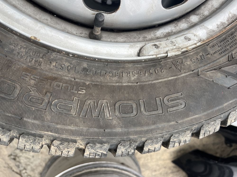 Гуми 205 65 16C Nokian