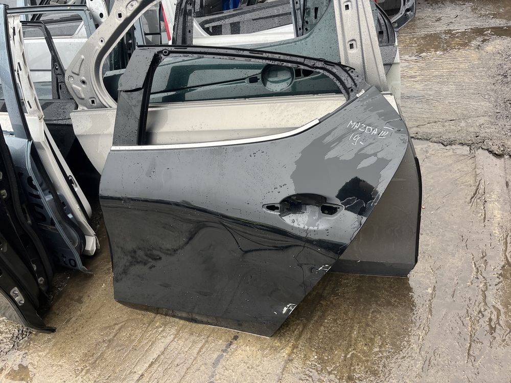 Врата Mazda 3 2019г