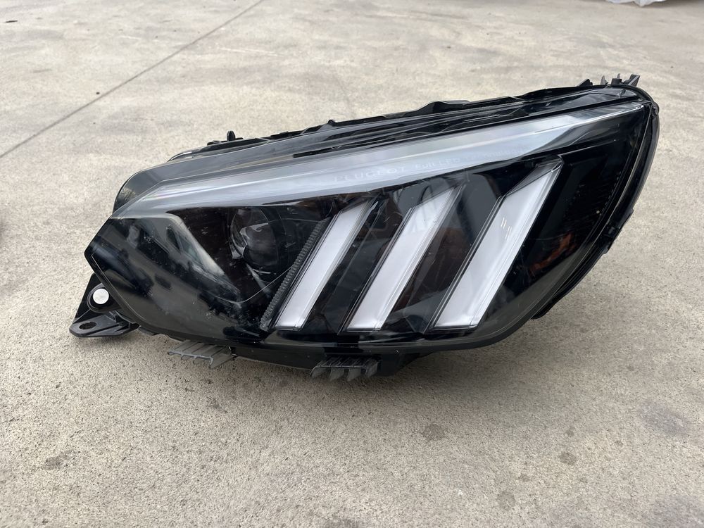 Фар Peugeot 208 2008 Full Led 2021г