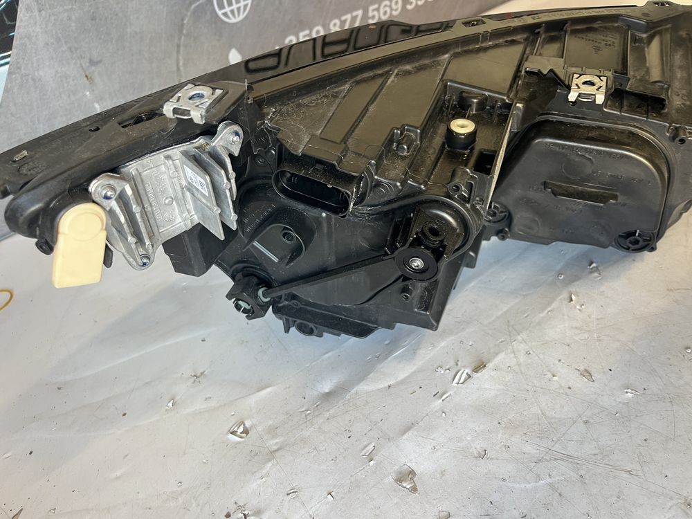 Фар Volkswagen Golf 8 ляв