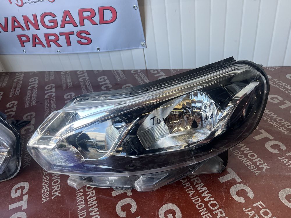 Фар Toyota Proace ляв и десен