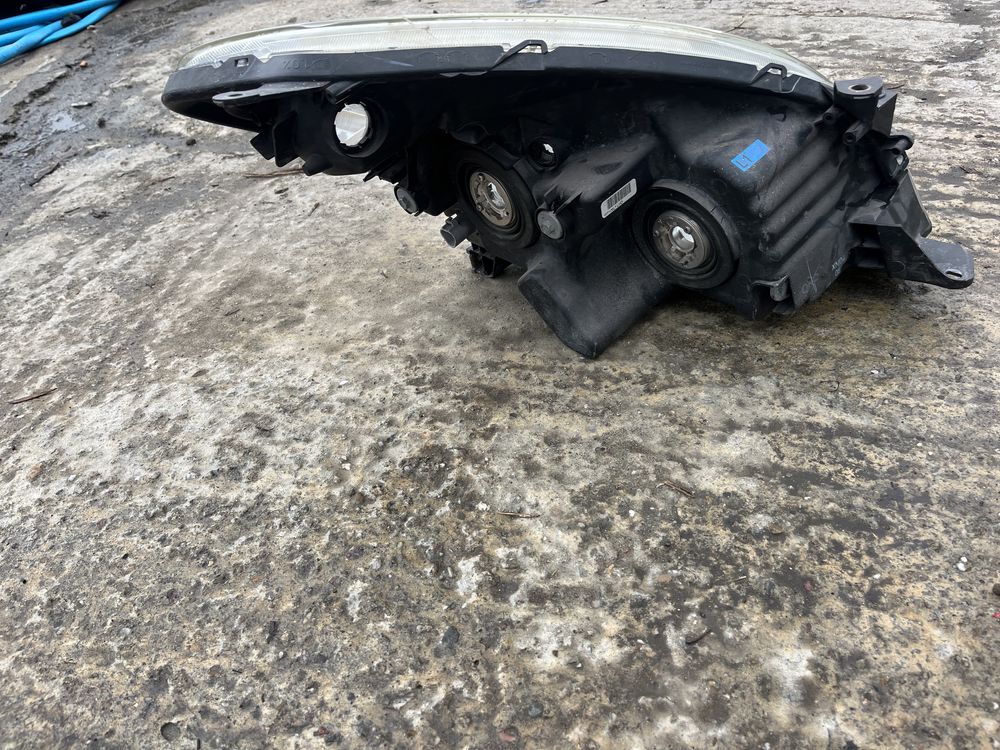 Фар Toyota Corolla Verso