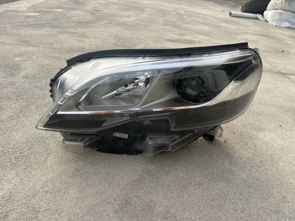 Фар Peugeot Expert Xenon Technology