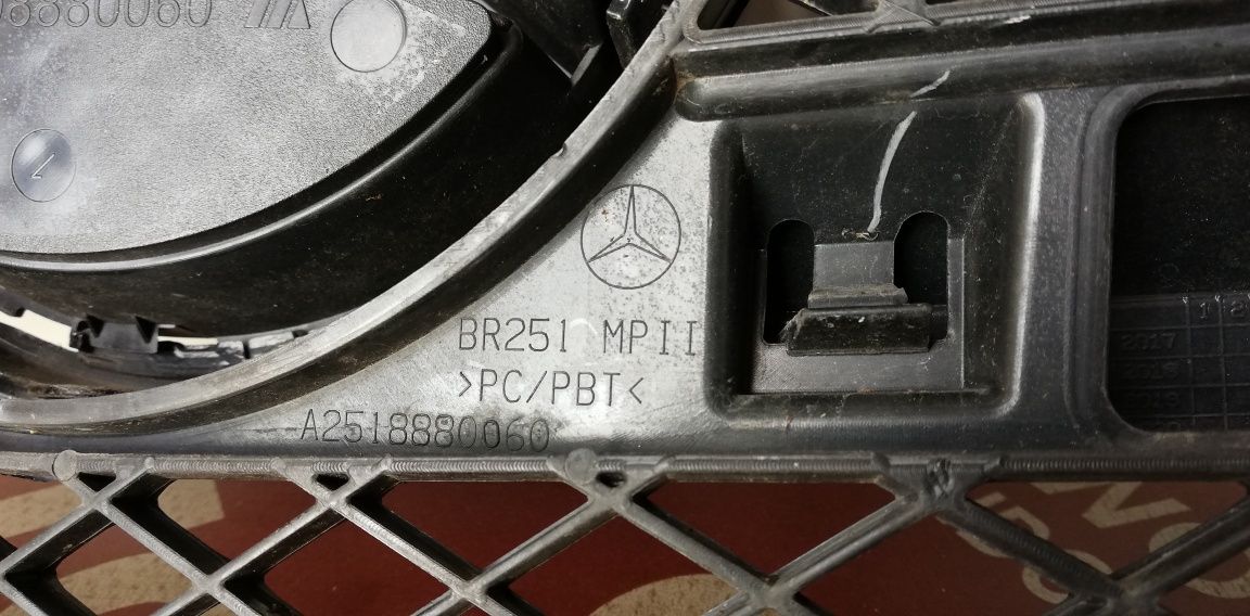 Радиаторна решетка Mercedes R251 2011-