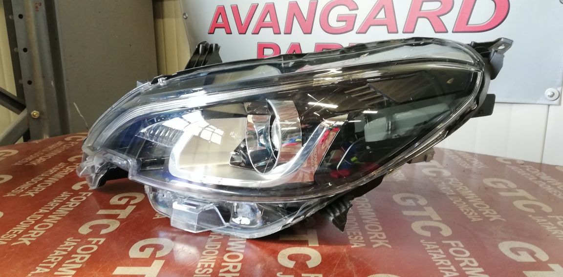 Ляв фар Peugeot 108 2014-