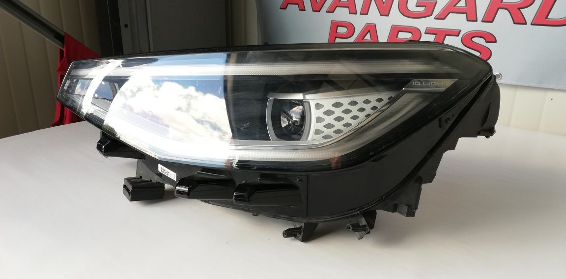 2 броя ляв фар VW ID4 2020-