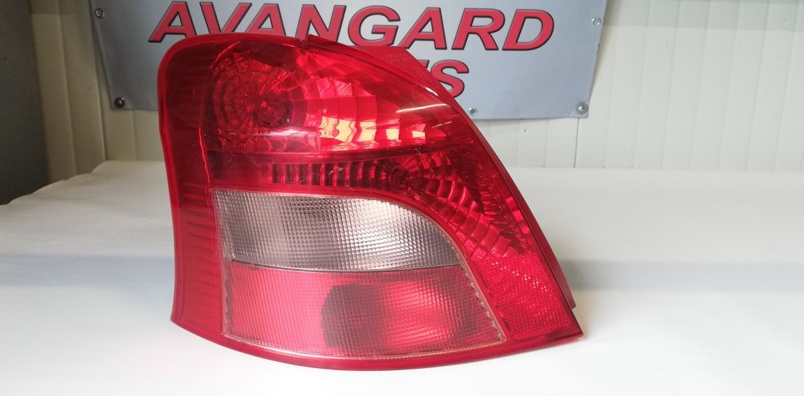 Ляв стоп Toyota Yaris 2005-2014