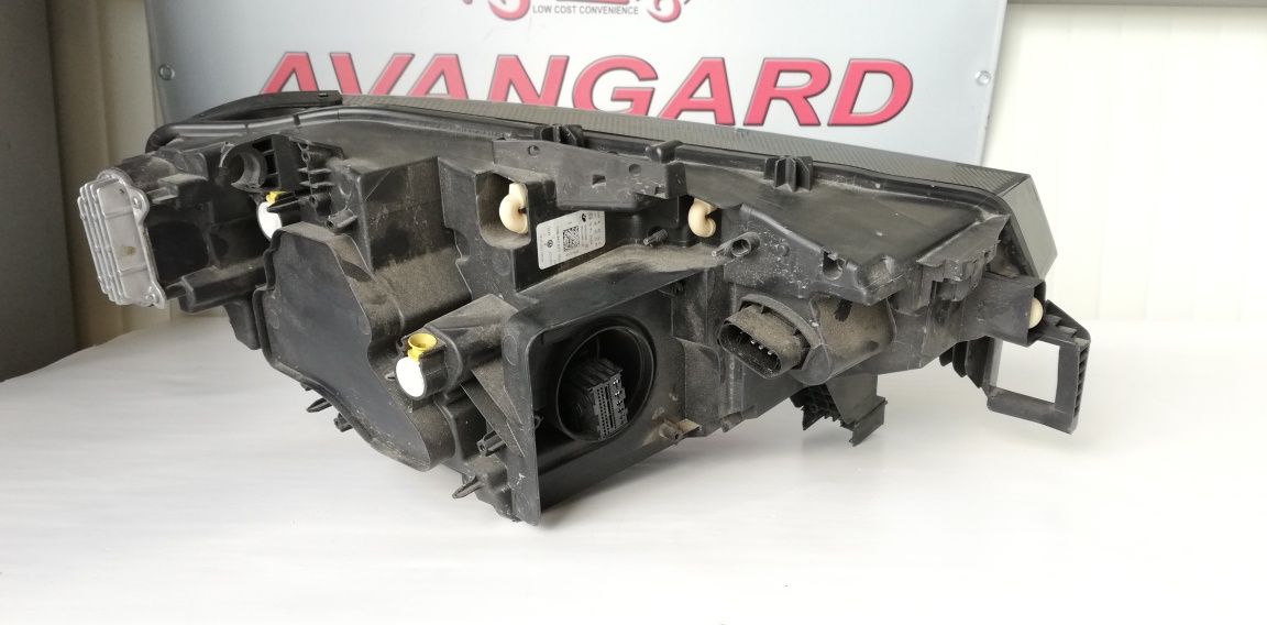 2 броя ляв фар VW ID4 2020-
