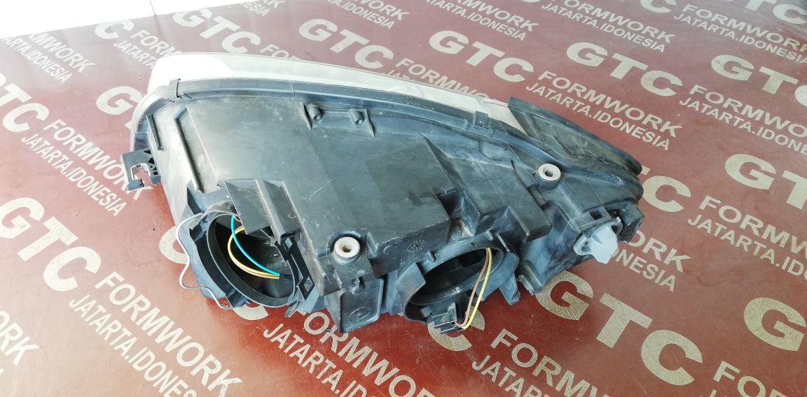 Десен фар Audi A4 2006-