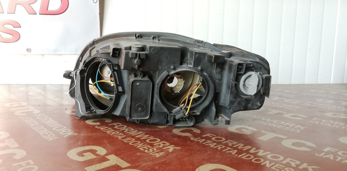 Десен фар Audi A4 2006-