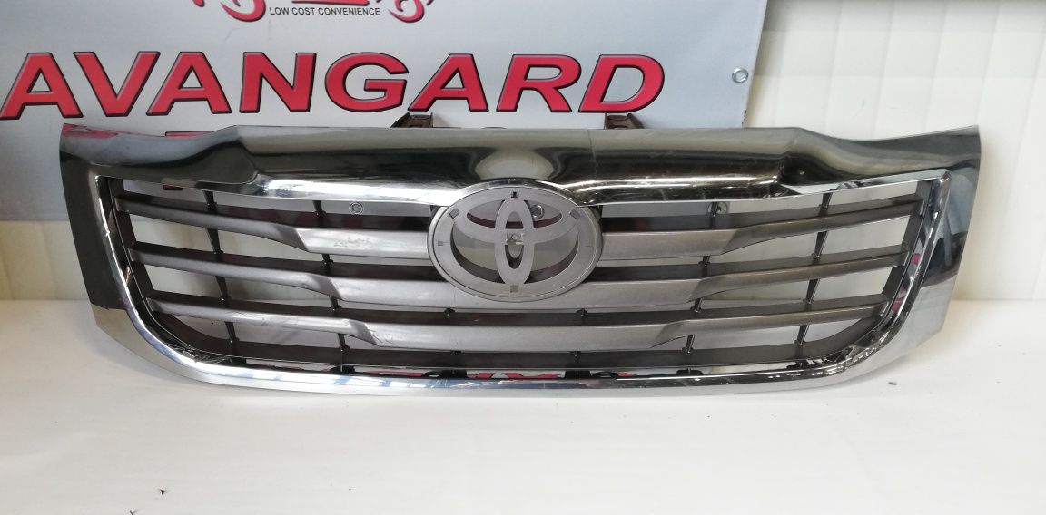 Предна решетка Toyota Hilux 2011-2016