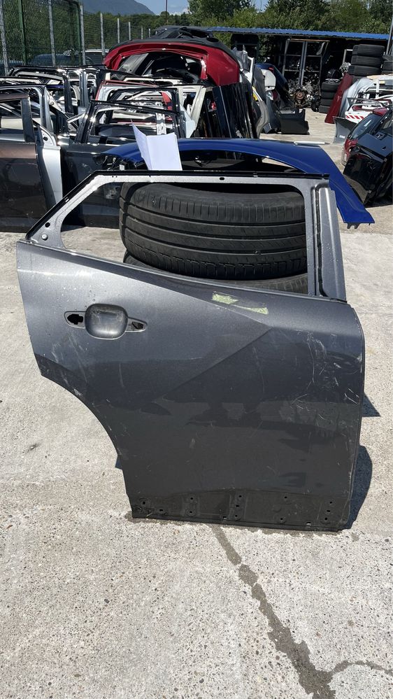 2 броя задна дясна и 1 брой предна дясна врата Peugeot 2008 23г