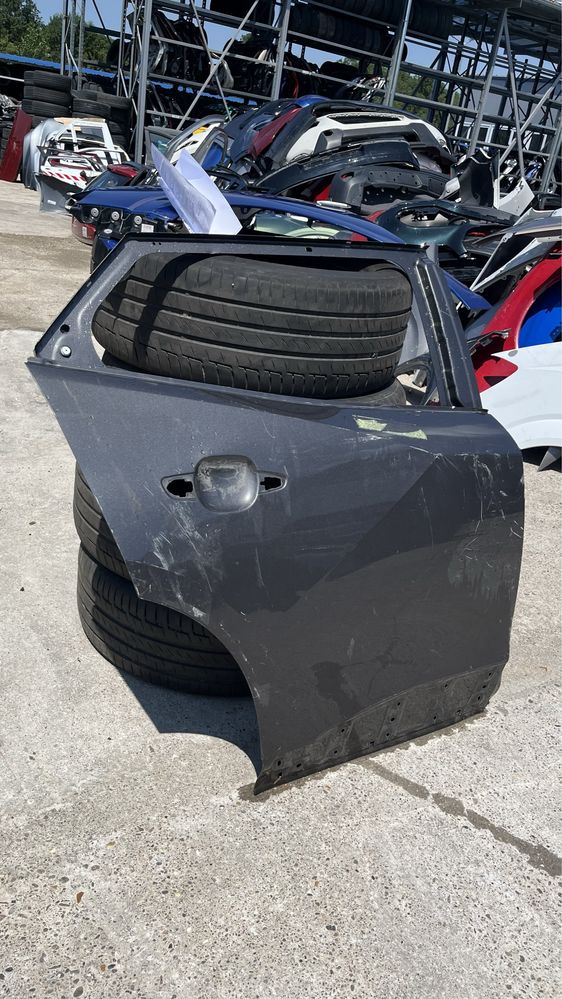 2 броя задна дясна и 1 брой предна дясна врата Peugeot 2008 23г