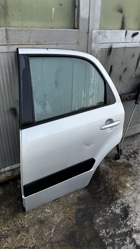 Предна дясна врата Suzuki SX4 (2006-2009)