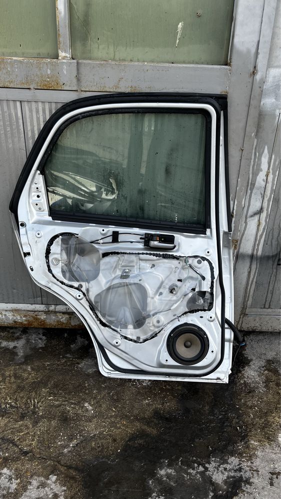 Предна дясна врата Suzuki SX4 (2006-2009)