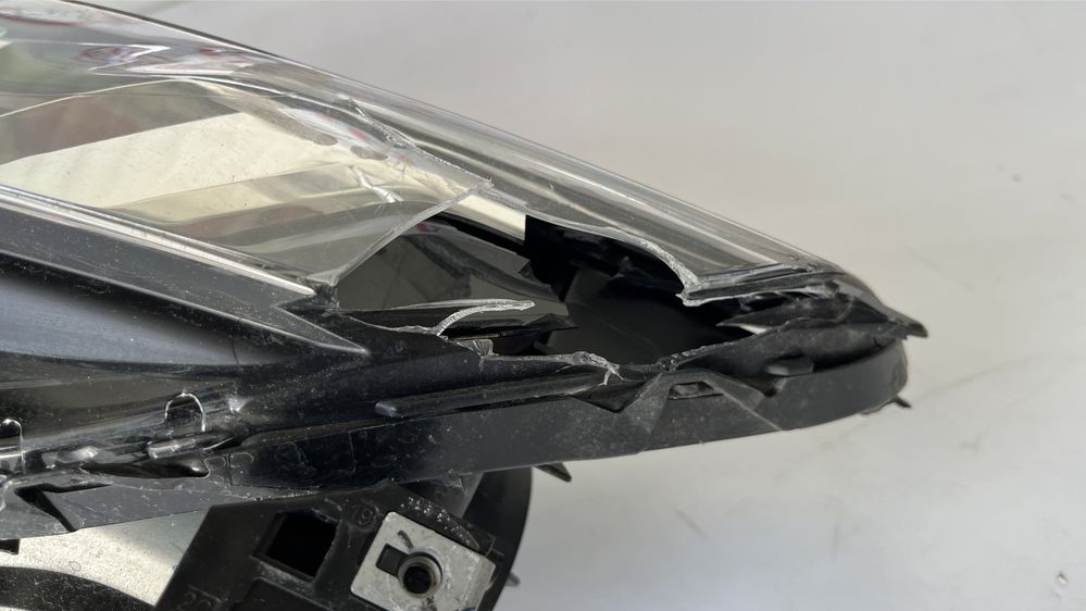 Ляв фар Mitsubishi L200 2019-