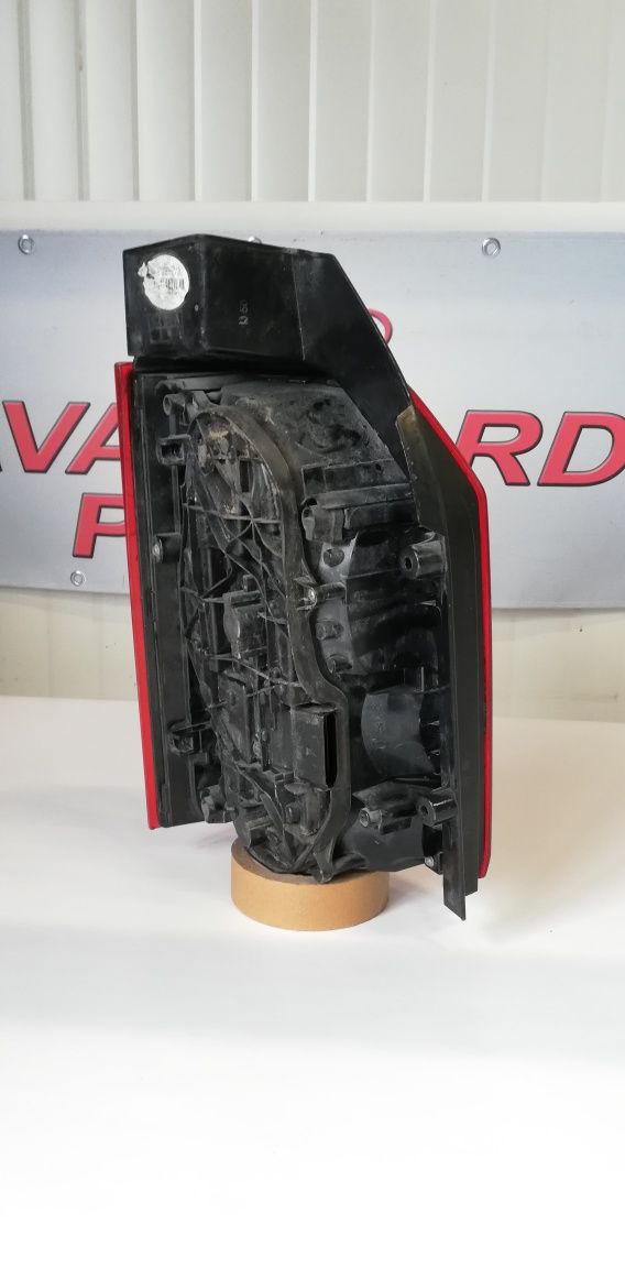 2 броя десен стоп Volkswagen Transporter T6