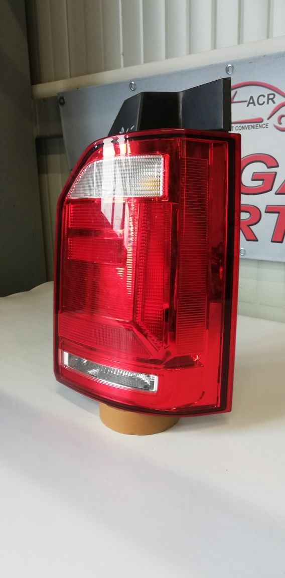2 броя десен стоп Volkswagen Transporter T6