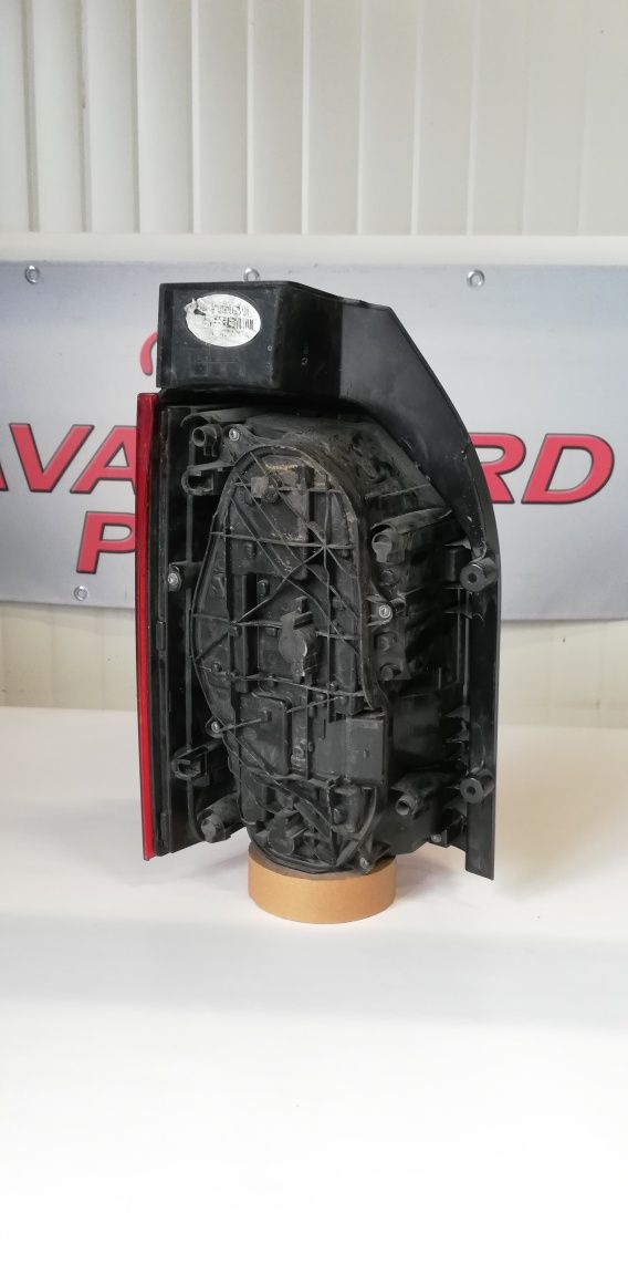 2 броя десен стоп Volkswagen Transporter T6