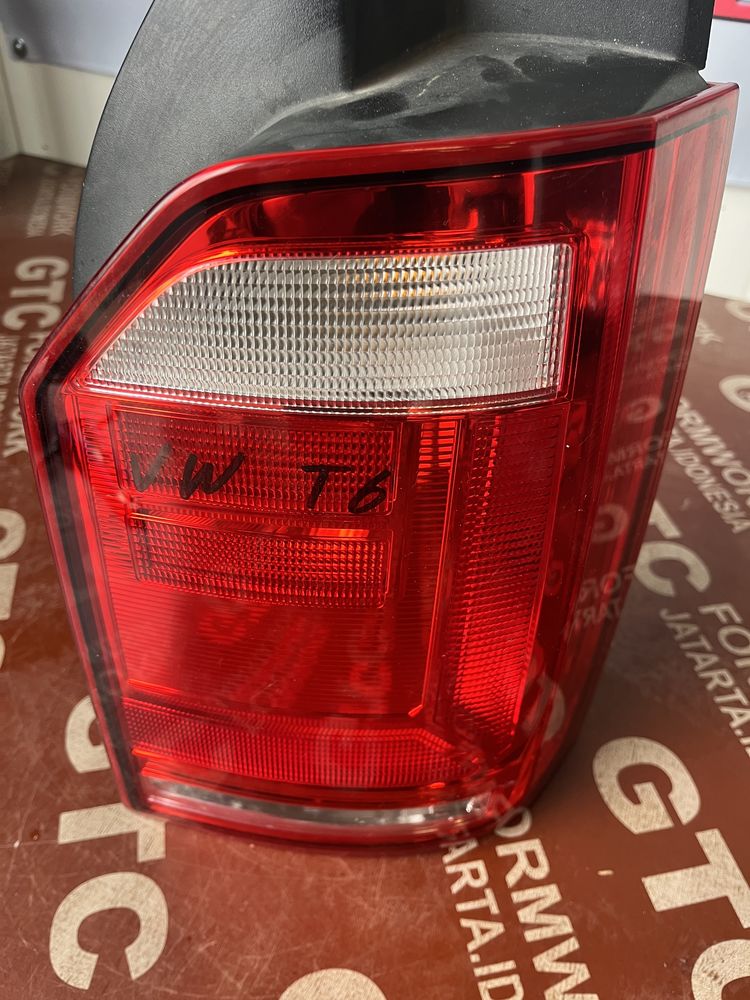 2 броя десен стоп Volkswagen Transporter T6