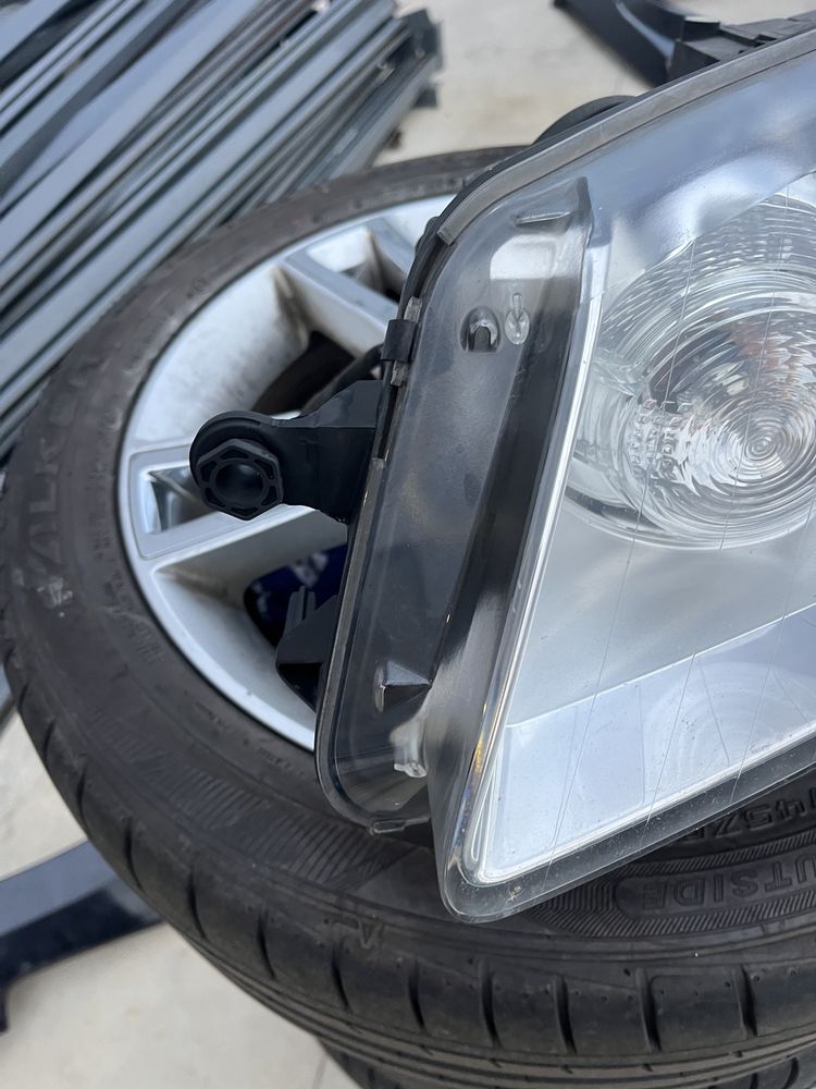 Фар Volkswagen Touran ляв