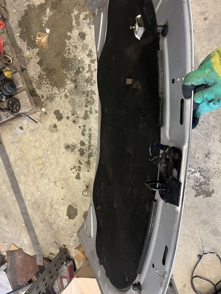 Капак VW Passat 6