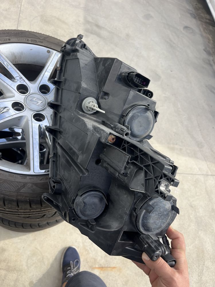 Фар Volkswagen Sharan десен