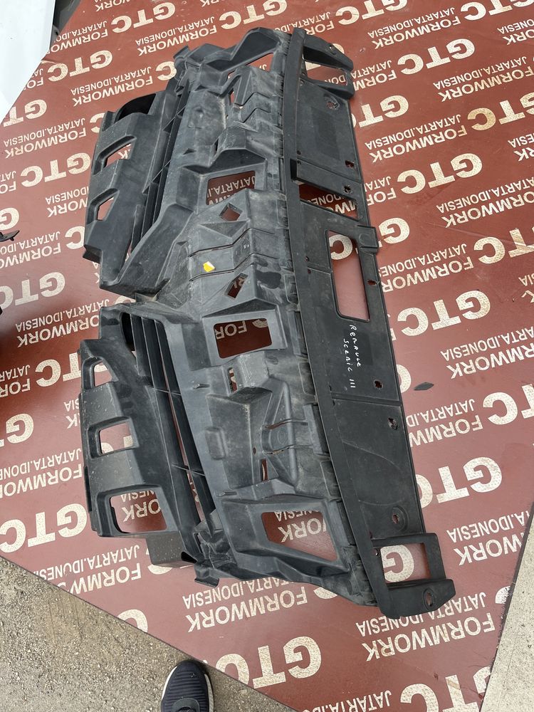 Решетка Renault Scenik 3