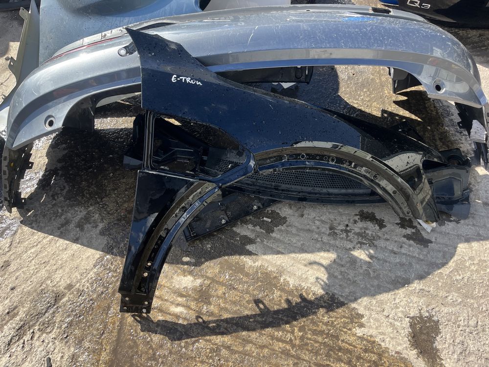 2 броя десен калник Audi E-Tron