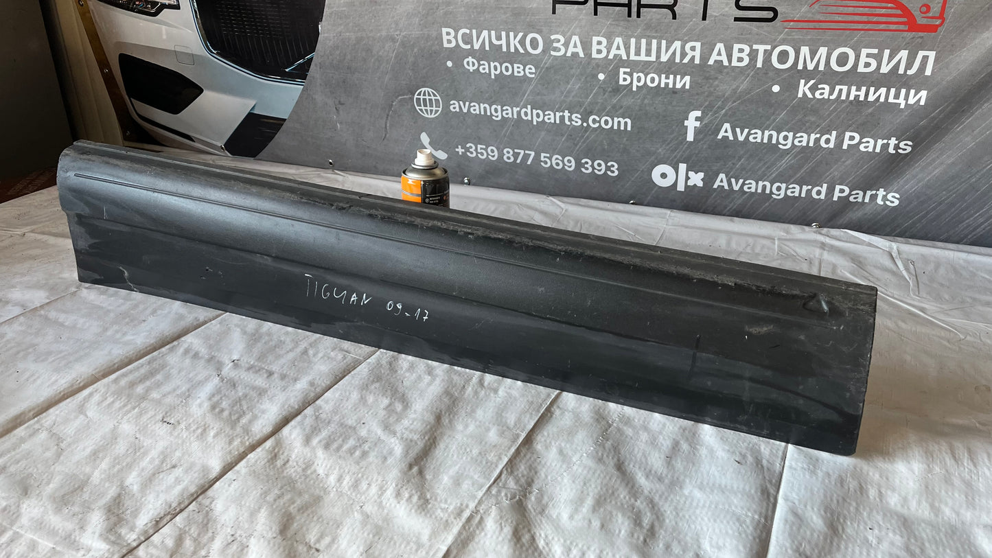 Декоративна лайстна Volkswagen Tiguan 2009-2017