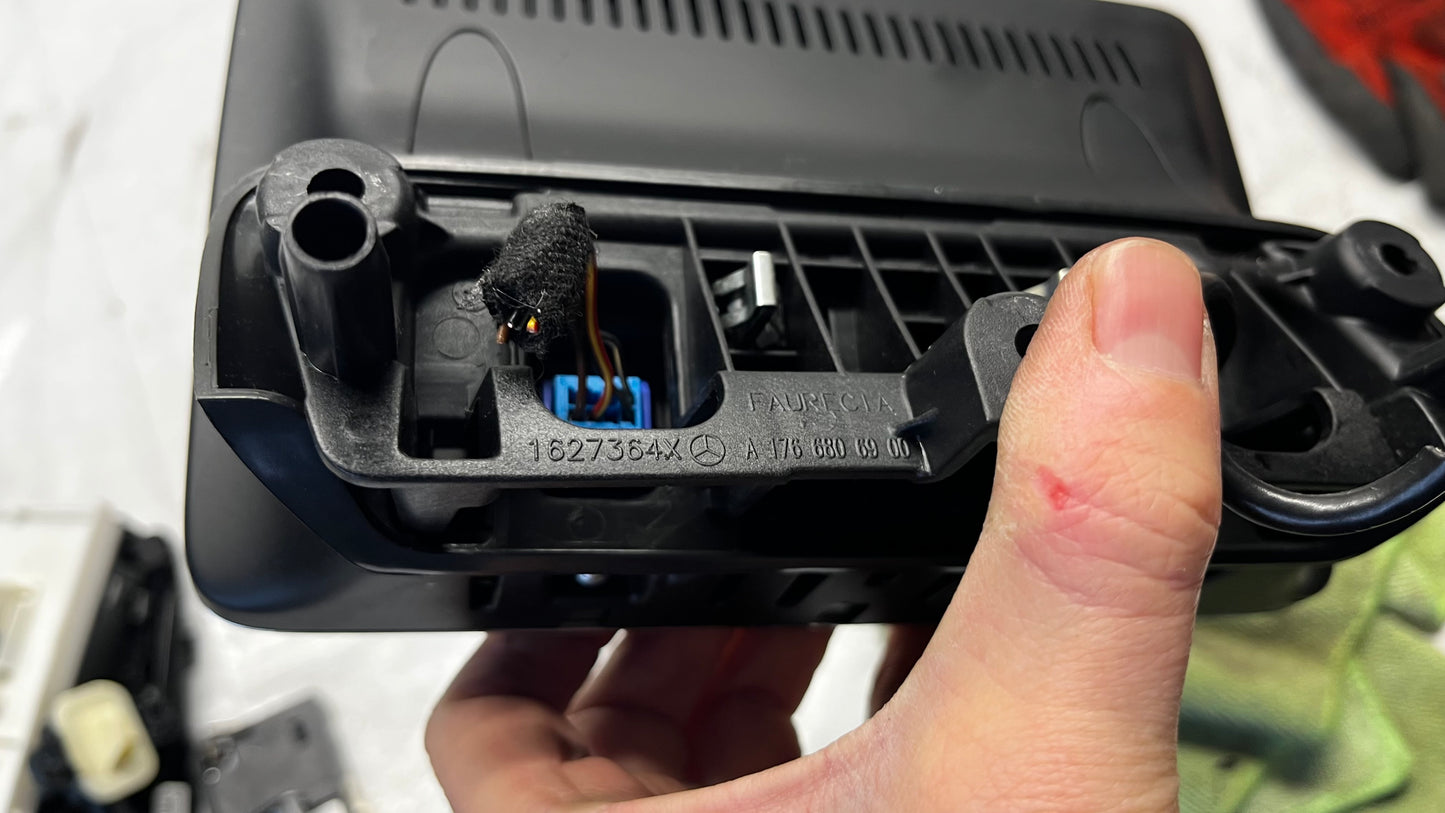 Mercedes A W176 дисплей