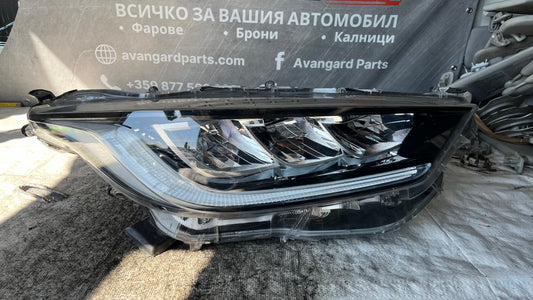 Toyota Yaris 2022 десен фар