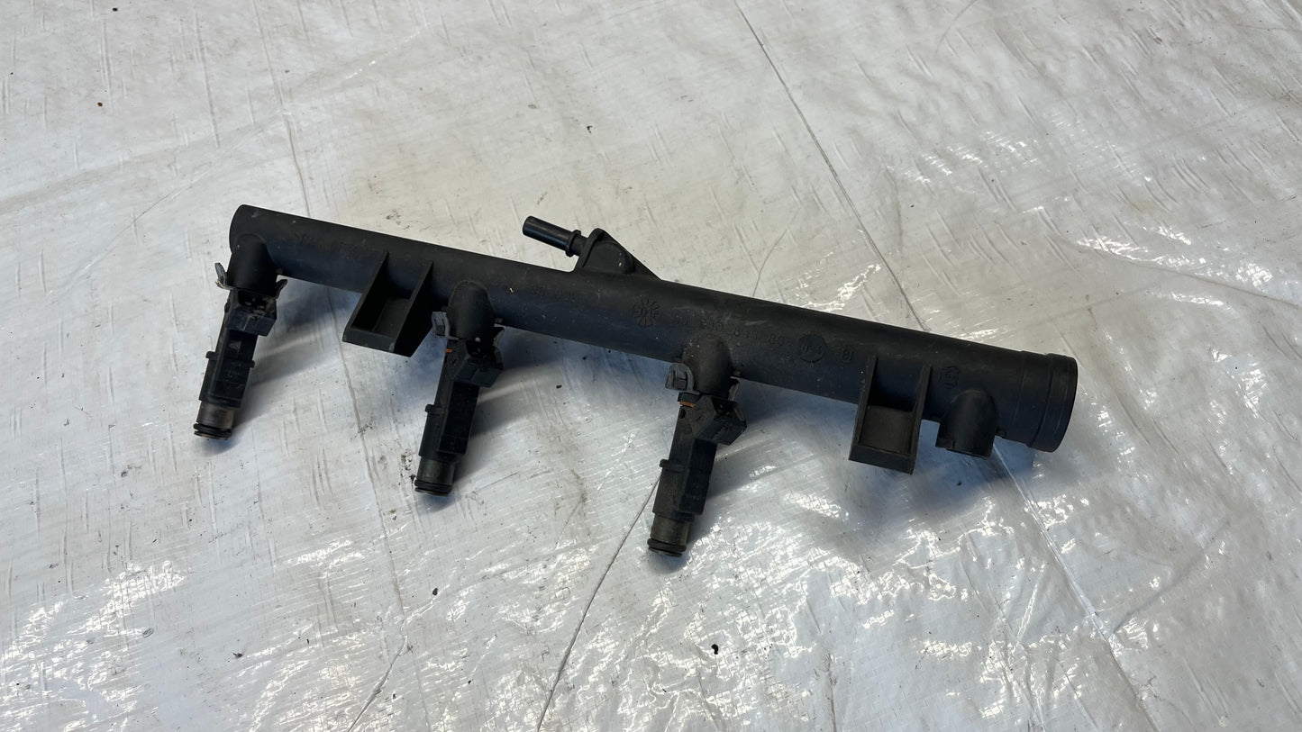 Citroen Picasso 2.0 бензин горивна рейка с дюзи