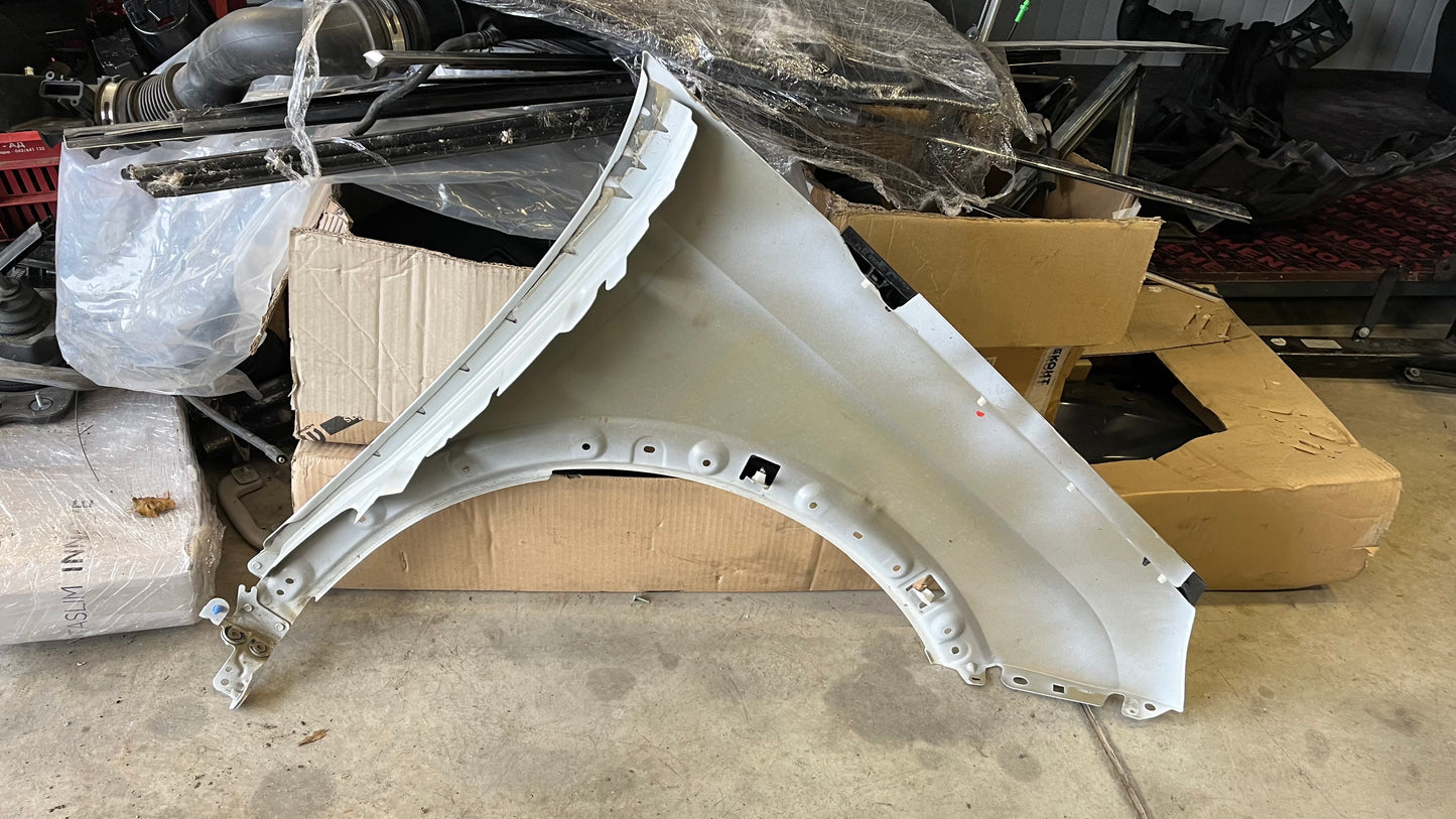 Peugeot 3008 ляв калник