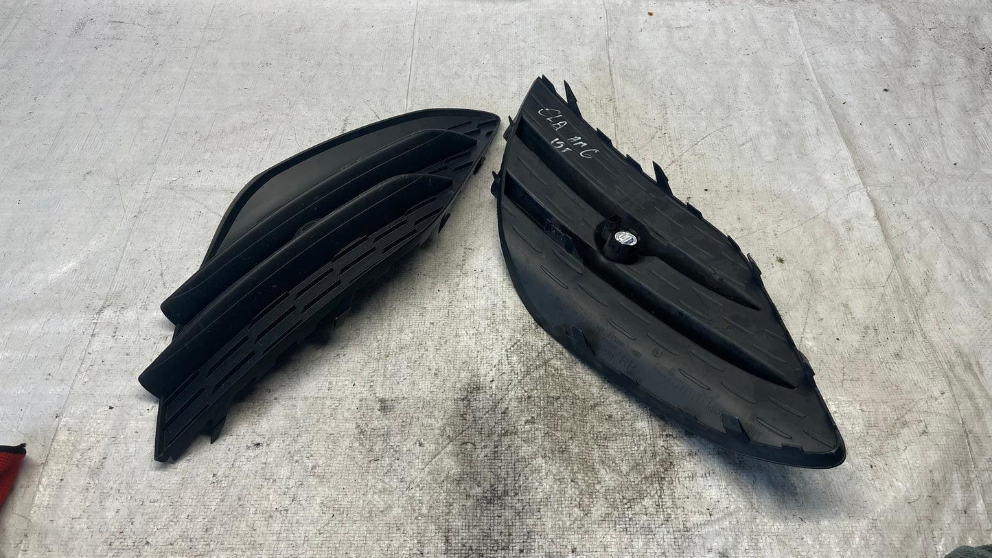 Mercedes CLA W118 решетки за халоген лява и дясна с парктроници