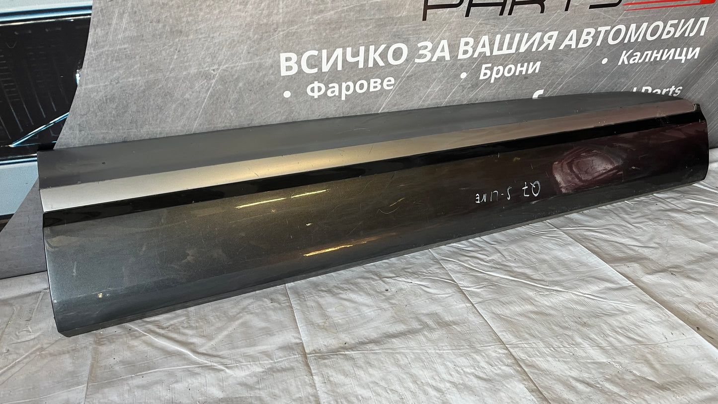 Декоративна лайстна на предна дясна врата Audi Q7 2017-