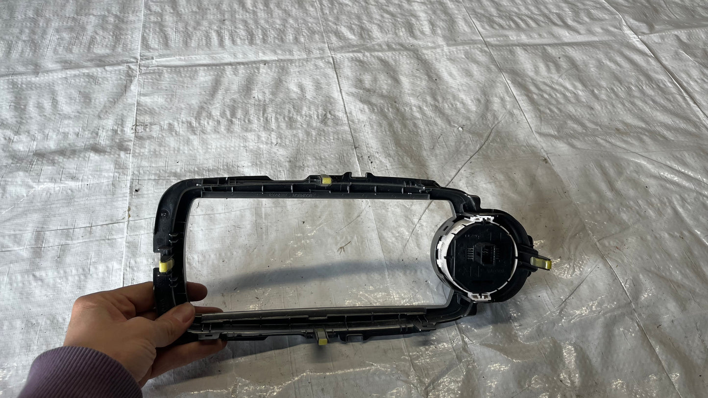 Toyota Yaris 3 рамка радио