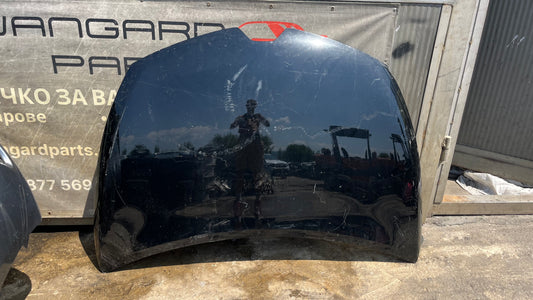 Преден капак Renault Clio 4 (2012-2019).