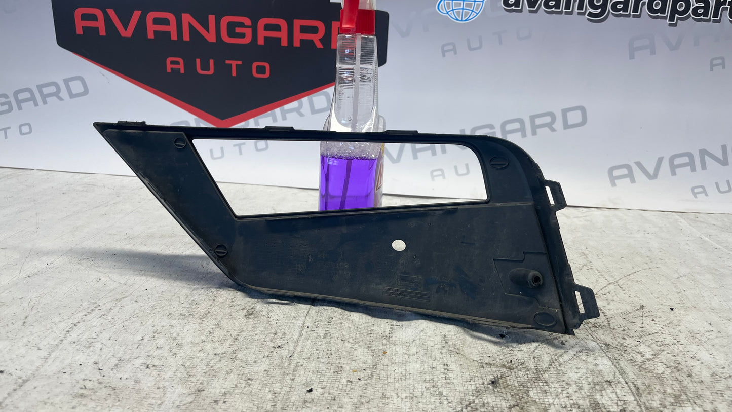 Seat Leon 17- дясна решетка за халоген