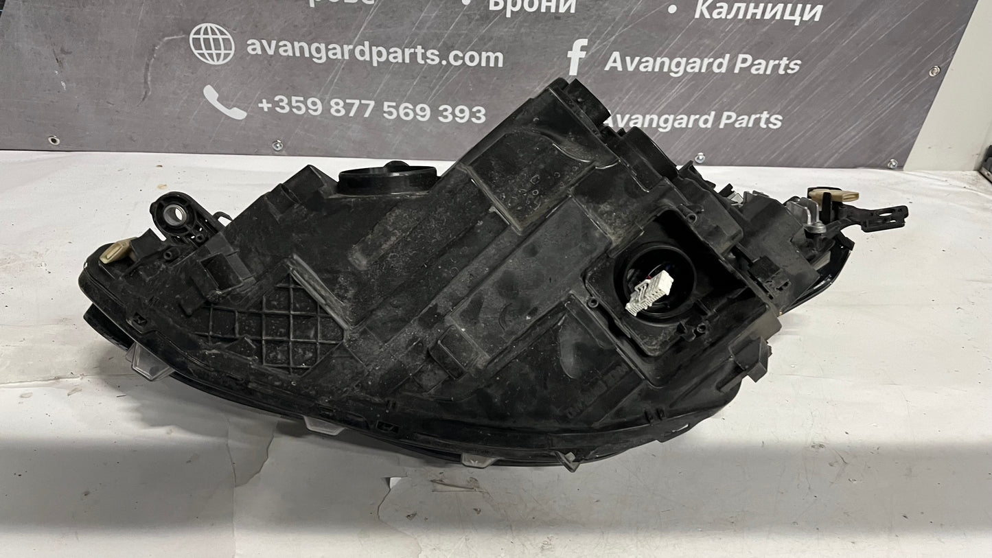Десен фар Volkswagen Golf 8 2020-