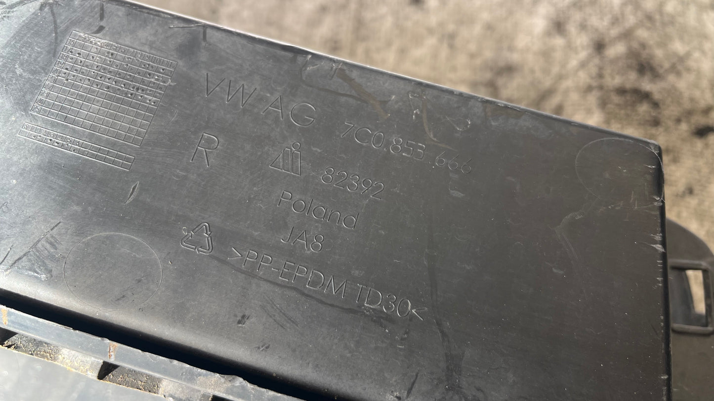 Volkswagen Crafter дясна решетка за халоген