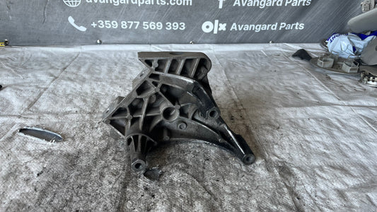 Volkswagen Passat B6 дясна лапа