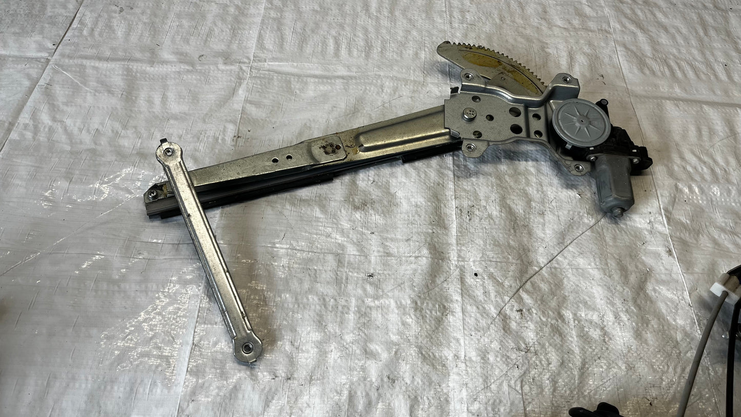 Suzuki SX4 стъклоповдигач