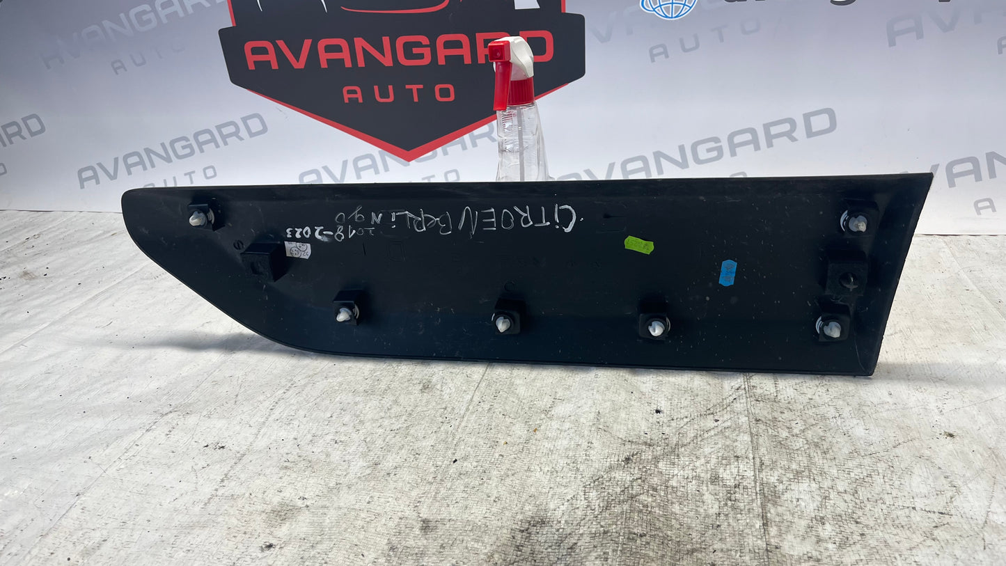 Citroen Berlingo 4 декоративна лайстна на задна дясна врата