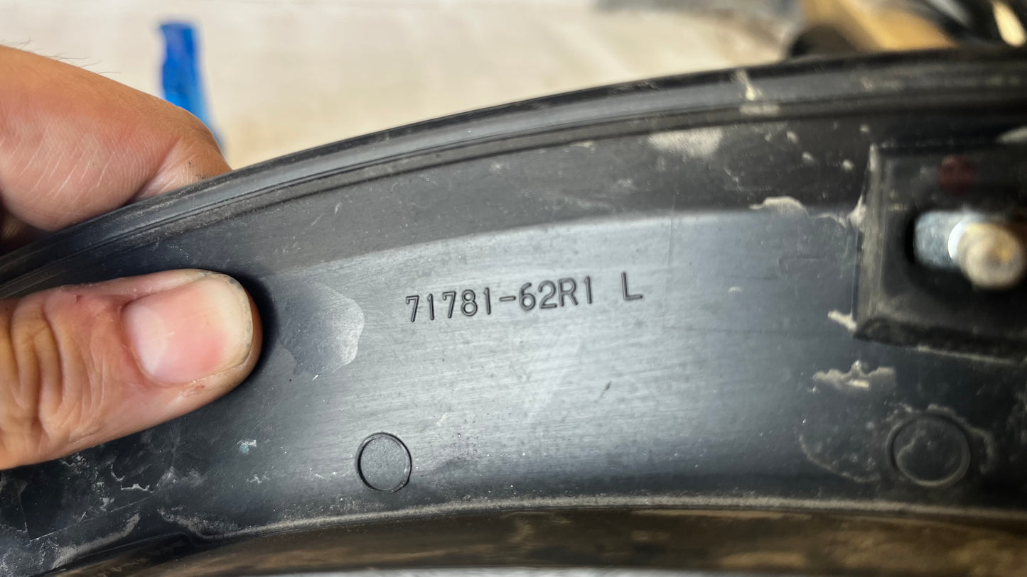 Suzuki Ignis 3 вежда предна лява