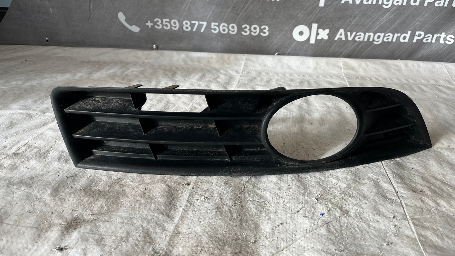 Volkswagen Passat 4 дясна рештка за халоген